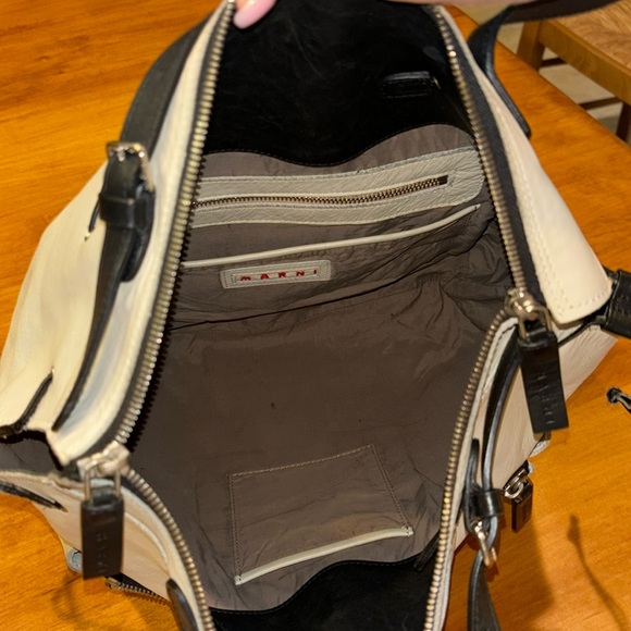 MARNI HOBO TOTE BAG SIDE CINCH SAND & BLACK LEATHER ZIP CLOSURE BOHO ITALY LUX🖤 - Picture 6 of 17